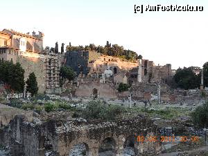 [P05] Forul Roman » foto by andromeda
 - 
<span class="allrVoted glyphicon glyphicon-heart hidden" id="av392201"></span>
<a class="m-l-10 hidden" id="sv392201" onclick="voting_Foto_DelVot(,392201,3406)" role="button">șterge vot <span class="glyphicon glyphicon-remove"></span></a>
<a id="v9392201" class=" c-red"  onclick="voting_Foto_SetVot(392201)" role="button"><span class="glyphicon glyphicon-heart-empty"></span> <b>LIKE</b> = Votează poza</a> <img class="hidden"  id="f392201W9" src="/imagini/loader.gif" border="0" /><span class="AjErrMes hidden" id="e392201ErM"></span>