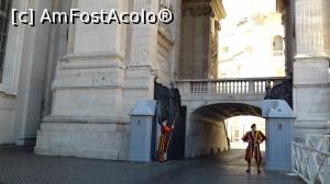 [P28] Soldaţi în post din Garda Elveţiană » foto by irinad
 - 
<span class="allrVoted glyphicon glyphicon-heart hidden" id="av838414"></span>
<a class="m-l-10 hidden" id="sv838414" onclick="voting_Foto_DelVot(,838414,3406)" role="button">șterge vot <span class="glyphicon glyphicon-remove"></span></a>
<a id="v9838414" class=" c-red"  onclick="voting_Foto_SetVot(838414)" role="button"><span class="glyphicon glyphicon-heart-empty"></span> <b>LIKE</b> = Votează poza</a> <img class="hidden"  id="f838414W9" src="/imagini/loader.gif" border="0" /><span class="AjErrMes hidden" id="e838414ErM"></span>