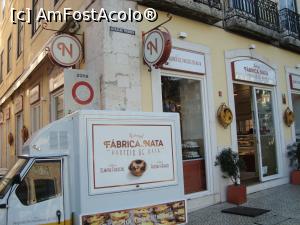 [P19] Masini ce fac aprovizionarea cu pasteis de nata, la ora diminetii -Praca Restauradores » foto by mireille
 - 
<span class="allrVoted glyphicon glyphicon-heart hidden" id="av835886"></span>
<a class="m-l-10 hidden" id="sv835886" onclick="voting_Foto_DelVot(,835886,3414)" role="button">șterge vot <span class="glyphicon glyphicon-remove"></span></a>
<a id="v9835886" class=" c-red"  onclick="voting_Foto_SetVot(835886)" role="button"><span class="glyphicon glyphicon-heart-empty"></span> <b>LIKE</b> = Votează poza</a> <img class="hidden"  id="f835886W9" src="/imagini/loader.gif" border="0" /><span class="AjErrMes hidden" id="e835886ErM"></span>