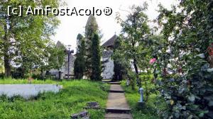 [P01] Aleea care duce de la poarta cimitirului (parcare) spre biserică. În capătul aleii se vede clopotnița, iar spre stânga un colț din biserică » foto by Lucien
 - 
<span class="allrVoted glyphicon glyphicon-heart hidden" id="av835788"></span>
<a class="m-l-10 hidden" id="sv835788" onclick="voting_Foto_DelVot(,835788,3418)" role="button">șterge vot <span class="glyphicon glyphicon-remove"></span></a>
<a id="v9835788" class=" c-red"  onclick="voting_Foto_SetVot(835788)" role="button"><span class="glyphicon glyphicon-heart-empty"></span> <b>LIKE</b> = Votează poza</a> <img class="hidden"  id="f835788W9" src="/imagini/loader.gif" border="0" /><span class="AjErrMes hidden" id="e835788ErM"></span>