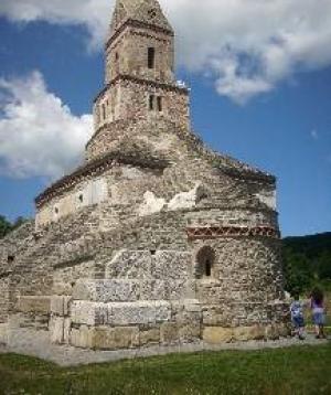 [P20] Biserica din Densus cu cei doi lei asezati pe peretele de deasupra altarului » foto by Michi <span class="label label-default labelC_thin small">NEVOTABILĂ</span>