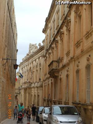 [P08] Mdina - Pe străzile oraşului mărginite de vechi palate.  » foto by iulianic
 - 
<span class="allrVoted glyphicon glyphicon-heart hidden" id="av578773"></span>
<a class="m-l-10 hidden" id="sv578773" onclick="voting_Foto_DelVot(,578773,3421)" role="button">șterge vot <span class="glyphicon glyphicon-remove"></span></a>
<a id="v9578773" class=" c-red"  onclick="voting_Foto_SetVot(578773)" role="button"><span class="glyphicon glyphicon-heart-empty"></span> <b>LIKE</b> = Votează poza</a> <img class="hidden"  id="f578773W9" src="/imagini/loader.gif" border="0" /><span class="AjErrMes hidden" id="e578773ErM"></span>