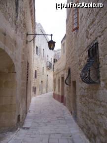 [P02] strada tipica din Mdina ( aceasta poza ca si celelalte sunt culese de pe Internet) » foto by Cristian_h
 - 
<span class="allrVoted glyphicon glyphicon-heart hidden" id="av18727"></span>
<a class="m-l-10 hidden" id="sv18727" onclick="voting_Foto_DelVot(,18727,3421)" role="button">șterge vot <span class="glyphicon glyphicon-remove"></span></a>
<a id="v918727" class=" c-red"  onclick="voting_Foto_SetVot(18727)" role="button"><span class="glyphicon glyphicon-heart-empty"></span> <b>LIKE</b> = Votează poza</a> <img class="hidden"  id="f18727W9" src="/imagini/loader.gif" border="0" /><span class="AjErrMes hidden" id="e18727ErM"></span>
