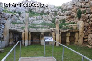 [P79] Malta, Insula Gozo, Xagħra, Templele Ggantija, Templul din Sud, trei nișe de dimensiuni diferite, cu un stâlp înalt între ele, poză iconică... » foto by mprofeanu
 - 
<span class="allrVoted glyphicon glyphicon-heart hidden" id="av1275978"></span>
<a class="m-l-10 hidden" id="sv1275978" onclick="voting_Foto_DelVot(,1275978,3422)" role="button">șterge vot <span class="glyphicon glyphicon-remove"></span></a>
<a id="v91275978" class=" c-red"  onclick="voting_Foto_SetVot(1275978)" role="button"><span class="glyphicon glyphicon-heart-empty"></span> <b>LIKE</b> = Votează poza</a> <img class="hidden"  id="f1275978W9" src="/imagini/loader.gif" border="0" /><span class="AjErrMes hidden" id="e1275978ErM"></span>