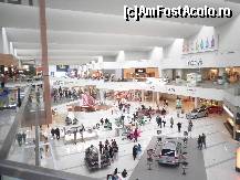 [P12] la fel si aceasta poza, este mall, vizavi de hotel, unde luam masa, ultinul nivel, e numai pt a servi mancare, de jur-imprejur, la parter, diverse magazine, firmele mai renumite, aveau cladiri separate, in exterior » foto by grecudoina
 - 
<span class="allrVoted glyphicon glyphicon-heart hidden" id="av364147"></span>
<a class="m-l-10 hidden" id="sv364147" onclick="voting_Foto_DelVot(,364147,3459)" role="button">șterge vot <span class="glyphicon glyphicon-remove"></span></a>
<a id="v9364147" class=" c-red"  onclick="voting_Foto_SetVot(364147)" role="button"><span class="glyphicon glyphicon-heart-empty"></span> <b>LIKE</b> = Votează poza</a> <img class="hidden"  id="f364147W9" src="/imagini/loader.gif" border="0" /><span class="AjErrMes hidden" id="e364147ErM"></span>