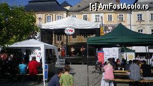 [P04] muzicanti locali pe scena din piata centrala » foto by roxana.tomina
 - 
<span class="allrVoted glyphicon glyphicon-heart hidden" id="av353599"></span>
<a class="m-l-10 hidden" id="sv353599" onclick="voting_Foto_DelVot(,353599,3486)" role="button">șterge vot <span class="glyphicon glyphicon-remove"></span></a>
<a id="v9353599" class=" c-red"  onclick="voting_Foto_SetVot(353599)" role="button"><span class="glyphicon glyphicon-heart-empty"></span> <b>LIKE</b> = Votează poza</a> <img class="hidden"  id="f353599W9" src="/imagini/loader.gif" border="0" /><span class="AjErrMes hidden" id="e353599ErM"></span>