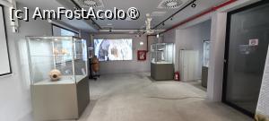 [P05] Sala de expoziție, în dreapta se observă ușa de sticlă spre mormânt. » foto by tata123 🔱
 - 
<span class="allrVoted glyphicon glyphicon-heart hidden" id="av1523985"></span>
<a class="m-l-10 hidden" id="sv1523985" onclick="voting_Foto_DelVot(,1523985,3496)" role="button">șterge vot <span class="glyphicon glyphicon-remove"></span></a>
<a id="v91523985" class=" c-red"  onclick="voting_Foto_SetVot(1523985)" role="button"><span class="glyphicon glyphicon-heart-empty"></span> <b>LIKE</b> = Votează poza</a> <img class="hidden"  id="f1523985W9" src="/imagini/loader.gif" border="0" /><span class="AjErrMes hidden" id="e1523985ErM"></span>