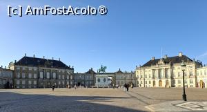 [P05] Copenhaga. Piața și Palatul Amalienborg, în dreapte este Aripa Christian VIII care se vizitează, poză micșorată la jumătate » foto by mprofeanu
 - 
<span class="allrVoted glyphicon glyphicon-heart hidden" id="av1506218"></span>
<a class="m-l-10 hidden" id="sv1506218" onclick="voting_Foto_DelVot(,1506218,3497)" role="button">șterge vot <span class="glyphicon glyphicon-remove"></span></a>
<a id="v91506218" class=" c-red"  onclick="voting_Foto_SetVot(1506218)" role="button"><span class="glyphicon glyphicon-heart-empty"></span> <b>LIKE</b> = Votează poza</a> <img class="hidden"  id="f1506218W9" src="/imagini/loader.gif" border="0" /><span class="AjErrMes hidden" id="e1506218ErM"></span>