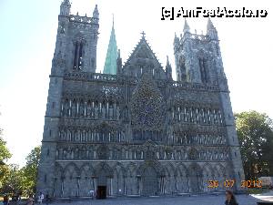 [P43] Trondheim - Catedrala Nidaros.  » foto by iulianic
 - 
<span class="allrVoted glyphicon glyphicon-heart hidden" id="av487015"></span>
<a class="m-l-10 hidden" id="sv487015" onclick="voting_Foto_DelVot(,487015,3499)" role="button">șterge vot <span class="glyphicon glyphicon-remove"></span></a>
<a id="v9487015" class=" c-red"  onclick="voting_Foto_SetVot(487015)" role="button"><span class="glyphicon glyphicon-heart-empty"></span> <b>LIKE</b> = Votează poza</a> <img class="hidden"  id="f487015W9" src="/imagini/loader.gif" border="0" /><span class="AjErrMes hidden" id="e487015ErM"></span>