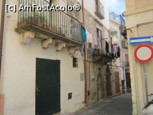 [P27] Farmecul acestor dstradute inguste este dat si de rufele intinse la uscat - Lipari » foto by bica adriana
 - 
<span class="allrVoted glyphicon glyphicon-heart hidden" id="av921111"></span>
<a class="m-l-10 hidden" id="sv921111" onclick="voting_Foto_DelVot(,921111,3509)" role="button">șterge vot <span class="glyphicon glyphicon-remove"></span></a>
<a id="v9921111" class=" c-red"  onclick="voting_Foto_SetVot(921111)" role="button"><span class="glyphicon glyphicon-heart-empty"></span> <b>LIKE</b> = Votează poza</a> <img class="hidden"  id="f921111W9" src="/imagini/loader.gif" border="0" /><span class="AjErrMes hidden" id="e921111ErM"></span>