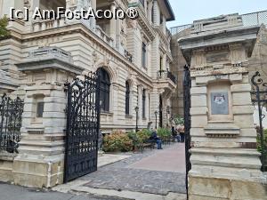[P02] București, Palatul Ghica Victoria, intrarea » foto by mprofeanu
 - 
<span class="allrVoted glyphicon glyphicon-heart hidden" id="av1549515"></span>
<a class="m-l-10 hidden" id="sv1549515" onclick="voting_Foto_DelVot(,1549515,3511)" role="button">șterge vot <span class="glyphicon glyphicon-remove"></span></a>
<a id="v91549515" class=" c-red"  onclick="voting_Foto_SetVot(1549515)" role="button"><span class="glyphicon glyphicon-heart-empty"></span> <b>LIKE</b> = Votează poza</a> <img class="hidden"  id="f1549515W9" src="/imagini/loader.gif" border="0" /><span class="AjErrMes hidden" id="e1549515ErM"></span>