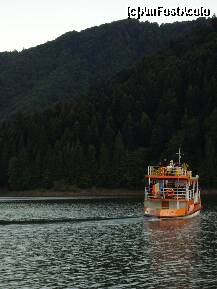 [P19] Reşiţa, un alt vaporaş de croazieră » foto by corinka
 - 
<span class="allrVoted glyphicon glyphicon-heart hidden" id="av121533"></span>
<a class="m-l-10 hidden" id="sv121533" onclick="voting_Foto_DelVot(,121533,3531)" role="button">șterge vot <span class="glyphicon glyphicon-remove"></span></a>
<a id="v9121533" class=" c-red"  onclick="voting_Foto_SetVot(121533)" role="button"><span class="glyphicon glyphicon-heart-empty"></span> <b>LIKE</b> = Votează poza</a> <img class="hidden"  id="f121533W9" src="/imagini/loader.gif" border="0" /><span class="AjErrMes hidden" id="e121533ErM"></span>