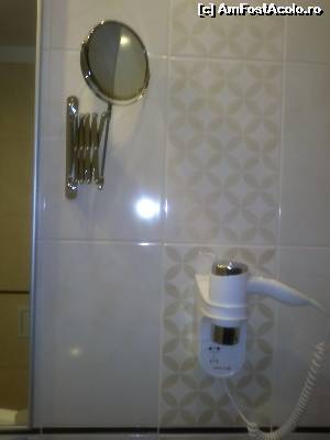 [P22] Uscătorul de păr și oglinda din baie.  » foto by Cris
 - 
<span class="allrVoted glyphicon glyphicon-heart hidden" id="av593526"></span>
<a class="m-l-10 hidden" id="sv593526" onclick="voting_Foto_DelVot(,593526,3563)" role="button">șterge vot <span class="glyphicon glyphicon-remove"></span></a>
<a id="v9593526" class=" c-red"  onclick="voting_Foto_SetVot(593526)" role="button"><span class="glyphicon glyphicon-heart-empty"></span> <b>LIKE</b> = Votează poza</a> <img class="hidden"  id="f593526W9" src="/imagini/loader.gif" border="0" /><span class="AjErrMes hidden" id="e593526ErM"></span>