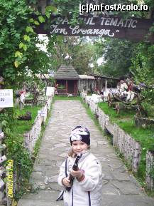 [P11] la intrarea in Parcul tematic...cu pusca cu laser in loc de personajele din plush... » foto by sbacau
 - 
<span class="allrVoted glyphicon glyphicon-heart hidden" id="av44435"></span>
<a class="m-l-10 hidden" id="sv44435" onclick="voting_Foto_DelVot(,44435,3571)" role="button">șterge vot <span class="glyphicon glyphicon-remove"></span></a>
<a id="v944435" class=" c-red"  onclick="voting_Foto_SetVot(44435)" role="button"><span class="glyphicon glyphicon-heart-empty"></span> <b>LIKE</b> = Votează poza</a> <img class="hidden"  id="f44435W9" src="/imagini/loader.gif" border="0" /><span class="AjErrMes hidden" id="e44435ErM"></span>