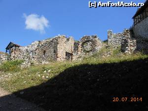 [P15] La Cetatea Râşnov - Ruine în cea de a doua incintă.  » foto by iulianic
 - 
<span class="allrVoted glyphicon glyphicon-heart hidden" id="av540861"></span>
<a class="m-l-10 hidden" id="sv540861" onclick="voting_Foto_DelVot(,540861,3588)" role="button">șterge vot <span class="glyphicon glyphicon-remove"></span></a>
<a id="v9540861" class=" c-red"  onclick="voting_Foto_SetVot(540861)" role="button"><span class="glyphicon glyphicon-heart-empty"></span> <b>LIKE</b> = Votează poza</a> <img class="hidden"  id="f540861W9" src="/imagini/loader.gif" border="0" /><span class="AjErrMes hidden" id="e540861ErM"></span>