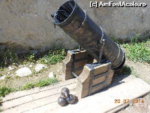 [P17] La Cetatea Râşnov - Gură de tun transformată în coş de gunoi.  » foto by iulianic
 - 
<span class="allrVoted glyphicon glyphicon-heart hidden" id="av540863"></span>
<a class="m-l-10 hidden" id="sv540863" onclick="voting_Foto_DelVot(,540863,3588)" role="button">șterge vot <span class="glyphicon glyphicon-remove"></span></a>
<a id="v9540863" class=" c-red"  onclick="voting_Foto_SetVot(540863)" role="button"><span class="glyphicon glyphicon-heart-empty"></span> <b>LIKE</b> = Votează poza</a> <img class="hidden"  id="f540863W9" src="/imagini/loader.gif" border="0" /><span class="AjErrMes hidden" id="e540863ErM"></span>