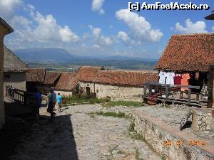 [P19] La Cetatea Râşnov - Curtea pietruită şi casele transformate în prăvălii.  » foto by iulianic
 - 
<span class="allrVoted glyphicon glyphicon-heart hidden" id="av540865"></span>
<a class="m-l-10 hidden" id="sv540865" onclick="voting_Foto_DelVot(,540865,3588)" role="button">șterge vot <span class="glyphicon glyphicon-remove"></span></a>
<a id="v9540865" class=" c-red"  onclick="voting_Foto_SetVot(540865)" role="button"><span class="glyphicon glyphicon-heart-empty"></span> <b>LIKE</b> = Votează poza</a> <img class="hidden"  id="f540865W9" src="/imagini/loader.gif" border="0" /><span class="AjErrMes hidden" id="e540865ErM"></span>