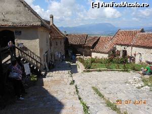 [P20] La Cetatea Râşnov - Trandafiri şi case medievale înghesuite.  » foto by iulianic
 - 
<span class="allrVoted glyphicon glyphicon-heart hidden" id="av540866"></span>
<a class="m-l-10 hidden" id="sv540866" onclick="voting_Foto_DelVot(,540866,3588)" role="button">șterge vot <span class="glyphicon glyphicon-remove"></span></a>
<a id="v9540866" class=" c-red"  onclick="voting_Foto_SetVot(540866)" role="button"><span class="glyphicon glyphicon-heart-empty"></span> <b>LIKE</b> = Votează poza</a> <img class="hidden"  id="f540866W9" src="/imagini/loader.gif" border="0" /><span class="AjErrMes hidden" id="e540866ErM"></span>