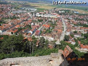 [P22] La Cetatea Râşnov - Oraşul Râşnov văzut de la cetate.  » foto by iulianic
 - 
<span class="allrVoted glyphicon glyphicon-heart hidden" id="av540868"></span>
<a class="m-l-10 hidden" id="sv540868" onclick="voting_Foto_DelVot(,540868,3588)" role="button">șterge vot <span class="glyphicon glyphicon-remove"></span></a>
<a id="v9540868" class=" c-red"  onclick="voting_Foto_SetVot(540868)" role="button"><span class="glyphicon glyphicon-heart-empty"></span> <b>LIKE</b> = Votează poza</a> <img class="hidden"  id="f540868W9" src="/imagini/loader.gif" border="0" /><span class="AjErrMes hidden" id="e540868ErM"></span>