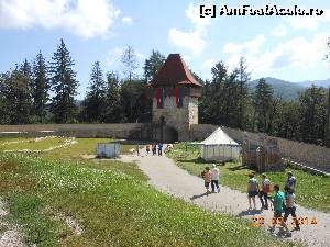 [P06] La Cetatea Râşnov - Turnul Bathory văzut de la Barbacana mare.  » foto by iulianic
 - 
<span class="allrVoted glyphicon glyphicon-heart hidden" id="av540852"></span>
<a class="m-l-10 hidden" id="sv540852" onclick="voting_Foto_DelVot(,540852,3588)" role="button">șterge vot <span class="glyphicon glyphicon-remove"></span></a>
<a id="v9540852" class=" c-red"  onclick="voting_Foto_SetVot(540852)" role="button"><span class="glyphicon glyphicon-heart-empty"></span> <b>LIKE</b> = Votează poza</a> <img class="hidden"  id="f540852W9" src="/imagini/loader.gif" border="0" /><span class="AjErrMes hidden" id="e540852ErM"></span>
