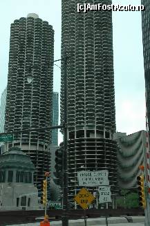 [P15] Aceste doua cladiri pot fi vazute pemalul stang al raului Chicago , care se varsa in Michigan. » foto by raoulp55
 - 
<span class="allrVoted glyphicon glyphicon-heart hidden" id="av156465"></span>
<a class="m-l-10 hidden" id="sv156465" onclick="voting_Foto_DelVot(,156465,3589)" role="button">șterge vot <span class="glyphicon glyphicon-remove"></span></a>
<a id="v9156465" class=" c-red"  onclick="voting_Foto_SetVot(156465)" role="button"><span class="glyphicon glyphicon-heart-empty"></span> <b>LIKE</b> = Votează poza</a> <img class="hidden"  id="f156465W9" src="/imagini/loader.gif" border="0" /><span class="AjErrMes hidden" id="e156465ErM"></span>
