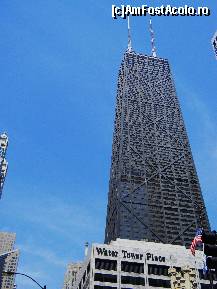 [P11] John Hancock Center. In fata lui este Water Tower Place un centru comercial de 8 etaje, a carui denumire ii vine de la Water Tower, care este situat imediat langa, i se vad turnurile din varf » foto by MCM
 - 
<span class="allrVoted glyphicon glyphicon-heart hidden" id="av390097"></span>
<a class="m-l-10 hidden" id="sv390097" onclick="voting_Foto_DelVot(,390097,3589)" role="button">șterge vot <span class="glyphicon glyphicon-remove"></span></a>
<a id="v9390097" class=" c-red"  onclick="voting_Foto_SetVot(390097)" role="button"><span class="glyphicon glyphicon-heart-empty"></span> <b>LIKE</b> = Votează poza</a> <img class="hidden"  id="f390097W9" src="/imagini/loader.gif" border="0" /><span class="AjErrMes hidden" id="e390097ErM"></span>