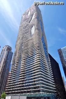 [P22] Aqua Tower, cu ale lui valuri de sticla si beton » foto by MCM
 - 
<span class="allrVoted glyphicon glyphicon-heart hidden" id="av390113"></span>
<a class="m-l-10 hidden" id="sv390113" onclick="voting_Foto_DelVot(,390113,3589)" role="button">șterge vot <span class="glyphicon glyphicon-remove"></span></a>
<a id="v9390113" class=" c-red"  onclick="voting_Foto_SetVot(390113)" role="button"><span class="glyphicon glyphicon-heart-empty"></span> <b>LIKE</b> = Votează poza</a> <img class="hidden"  id="f390113W9" src="/imagini/loader.gif" border="0" /><span class="AjErrMes hidden" id="e390113ErM"></span>