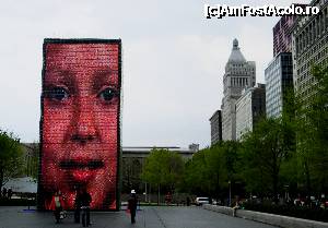 [P11] Celalalt bloc de sticla al Crown Fountain si o fata frumusica » foto by MCM
 - 
<span class="allrVoted glyphicon glyphicon-heart hidden" id="av390167"></span>
<a class="m-l-10 hidden" id="sv390167" onclick="voting_Foto_DelVot(,390167,3589)" role="button">șterge vot <span class="glyphicon glyphicon-remove"></span></a>
<a id="v9390167" class=" c-red"  onclick="voting_Foto_SetVot(390167)" role="button"><span class="glyphicon glyphicon-heart-empty"></span> <b>LIKE</b> = Votează poza</a> <img class="hidden"  id="f390167W9" src="/imagini/loader.gif" border="0" /><span class="AjErrMes hidden" id="e390167ErM"></span>