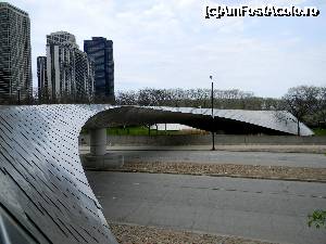 [P16] Acelasi BP Bridge din Millennium Park » foto by MCM
 - 
<span class="allrVoted glyphicon glyphicon-heart hidden" id="av390172"></span>
<a class="m-l-10 hidden" id="sv390172" onclick="voting_Foto_DelVot(,390172,3589)" role="button">șterge vot <span class="glyphicon glyphicon-remove"></span></a>
<a id="v9390172" class=" c-red"  onclick="voting_Foto_SetVot(390172)" role="button"><span class="glyphicon glyphicon-heart-empty"></span> <b>LIKE</b> = Votează poza</a> <img class="hidden"  id="f390172W9" src="/imagini/loader.gif" border="0" /><span class="AjErrMes hidden" id="e390172ErM"></span>