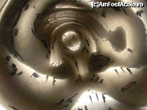 [P08] Cloud Gate. Nu stiu cum sa-i zic. Daca spun 'sub picatura' suna jalnic, dar nu am gasit alta rima.  » foto by MCM
 - 
<span class="allrVoted glyphicon glyphicon-heart hidden" id="av390164"></span>
<a class="m-l-10 hidden" id="sv390164" onclick="voting_Foto_DelVot(,390164,3589)" role="button">șterge vot <span class="glyphicon glyphicon-remove"></span></a>
<a id="v9390164" class=" c-red"  onclick="voting_Foto_SetVot(390164)" role="button"><span class="glyphicon glyphicon-heart-empty"></span> <b>LIKE</b> = Votează poza</a> <img class="hidden"  id="f390164W9" src="/imagini/loader.gif" border="0" /><span class="AjErrMes hidden" id="e390164ErM"></span>