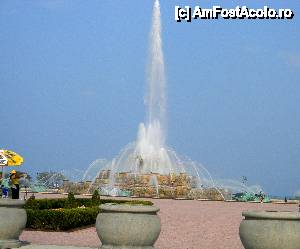 [P18] Buckingham Fountain » foto by MCM
 - 
<span class="allrVoted glyphicon glyphicon-heart hidden" id="av390302"></span>
<a class="m-l-10 hidden" id="sv390302" onclick="voting_Foto_DelVot(,390302,3589)" role="button">șterge vot <span class="glyphicon glyphicon-remove"></span></a>
<a id="v9390302" class=" c-red"  onclick="voting_Foto_SetVot(390302)" role="button"><span class="glyphicon glyphicon-heart-empty"></span> <b>LIKE</b> = Votează poza</a> <img class="hidden"  id="f390302W9" src="/imagini/loader.gif" border="0" /><span class="AjErrMes hidden" id="e390302ErM"></span>