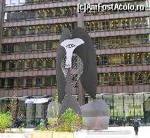 [P16] The Picasso - Untitled Sculpture. Se afla in Daily Plaza. Picasso a lucrat 2 ani la ea, schitele pe care a lucrat sunt la Art Institute of Chicago. In scrisoarea care a insotit-o Picasso a dedicat sculptura oamenilor din oras, fara sa explice ce reprezinta. » foto by MCM
 - 
<span class="allrVoted glyphicon glyphicon-heart hidden" id="av390416"></span>
<a class="m-l-10 hidden" id="sv390416" onclick="voting_Foto_DelVot(,390416,3589)" role="button">șterge vot <span class="glyphicon glyphicon-remove"></span></a>
<a id="v9390416" class=" c-red"  onclick="voting_Foto_SetVot(390416)" role="button"><span class="glyphicon glyphicon-heart-empty"></span> <b>LIKE</b> = Votează poza</a> <img class="hidden"  id="f390416W9" src="/imagini/loader.gif" border="0" /><span class="AjErrMes hidden" id="e390416ErM"></span>