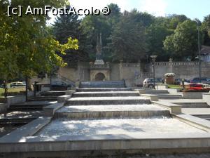 [P17] R&acirc;mnicu V&acirc;lcea - Monumentul Eroilor și căderile de apă din fața Palatului de justiție. » foto by iulianic
 - 
<span class="allrVoted glyphicon glyphicon-heart hidden" id="av1254813"></span>
<a class="m-l-10 hidden" id="sv1254813" onclick="voting_Foto_DelVot(,1254813,3601)" role="button">șterge vot <span class="glyphicon glyphicon-remove"></span></a>
<a id="v91254813" class=" c-red"  onclick="voting_Foto_SetVot(1254813)" role="button"><span class="glyphicon glyphicon-heart-empty"></span> <b>LIKE</b> = Votează poza</a> <img class="hidden"  id="f1254813W9" src="/imagini/loader.gif" border="0" /><span class="AjErrMes hidden" id="e1254813ErM"></span>
