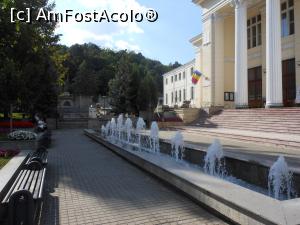 [P19] R&acirc;mnicu V&acirc;lcea - Monumentul Eroilor și căderile de apă din fața Palatului de justiție. » foto by iulianic
 - 
<span class="allrVoted glyphicon glyphicon-heart hidden" id="av1254815"></span>
<a class="m-l-10 hidden" id="sv1254815" onclick="voting_Foto_DelVot(,1254815,3601)" role="button">șterge vot <span class="glyphicon glyphicon-remove"></span></a>
<a id="v91254815" class=" c-red"  onclick="voting_Foto_SetVot(1254815)" role="button"><span class="glyphicon glyphicon-heart-empty"></span> <b>LIKE</b> = Votează poza</a> <img class="hidden"  id="f1254815W9" src="/imagini/loader.gif" border="0" /><span class="AjErrMes hidden" id="e1254815ErM"></span>