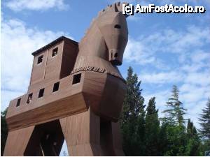 [P01] Am ajuns la Calul Troian, dovada că turcii ştiu să exploateze o legendă » foto by iccata
 - 
<span class="allrVoted glyphicon glyphicon-heart hidden" id="av456283"></span>
<a class="m-l-10 hidden" id="sv456283" onclick="voting_Foto_DelVot(,456283,3612)" role="button">șterge vot <span class="glyphicon glyphicon-remove"></span></a>
<a id="v9456283" class=" c-red"  onclick="voting_Foto_SetVot(456283)" role="button"><span class="glyphicon glyphicon-heart-empty"></span> <b>LIKE</b> = Votează poza</a> <img class="hidden"  id="f456283W9" src="/imagini/loader.gif" border="0" /><span class="AjErrMes hidden" id="e456283ErM"></span>