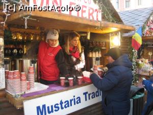 [P17] Un loc 'must see', e coada si vanzare mare aici, toti vor s-o vada pe blonda de la 'must'!  » foto by dorgo
 - 
<span class="allrVoted glyphicon glyphicon-heart hidden" id="av1048491"></span>
<a class="m-l-10 hidden" id="sv1048491" onclick="voting_Foto_DelVot(,1048491,3615)" role="button">șterge vot <span class="glyphicon glyphicon-remove"></span></a>
<a id="v91048491" class=" c-red"  onclick="voting_Foto_SetVot(1048491)" role="button"><span class="glyphicon glyphicon-heart-empty"></span> <b>LIKE</b> = Votează poza</a> <img class="hidden"  id="f1048491W9" src="/imagini/loader.gif" border="0" /><span class="AjErrMes hidden" id="e1048491ErM"></span>