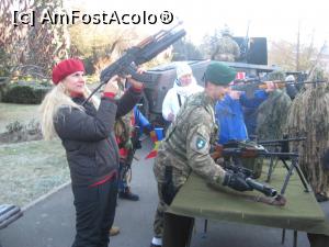 [P07] Pe trotuare, are loc o expozitie de tehnica militara, cu mare succes la public.  » foto by dorgo
 - 
<span class="allrVoted glyphicon glyphicon-heart hidden" id="av1048477"></span>
<a class="m-l-10 hidden" id="sv1048477" onclick="voting_Foto_DelVot(,1048477,3615)" role="button">șterge vot <span class="glyphicon glyphicon-remove"></span></a>
<a id="v91048477" class=" c-red"  onclick="voting_Foto_SetVot(1048477)" role="button"><span class="glyphicon glyphicon-heart-empty"></span> <b>LIKE</b> = Votează poza</a> <img class="hidden"  id="f1048477W9" src="/imagini/loader.gif" border="0" /><span class="AjErrMes hidden" id="e1048477ErM"></span>