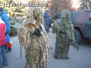 [P08] Pe trotuar, are loc o expozitie de tehnica militara.  » foto by dorgo
 - 
<span class="allrVoted glyphicon glyphicon-heart hidden" id="av1048480"></span>
<a class="m-l-10 hidden" id="sv1048480" onclick="voting_Foto_DelVot(,1048480,3615)" role="button">șterge vot <span class="glyphicon glyphicon-remove"></span></a>
<a id="v91048480" class=" c-red"  onclick="voting_Foto_SetVot(1048480)" role="button"><span class="glyphicon glyphicon-heart-empty"></span> <b>LIKE</b> = Votează poza</a> <img class="hidden"  id="f1048480W9" src="/imagini/loader.gif" border="0" /><span class="AjErrMes hidden" id="e1048480ErM"></span>