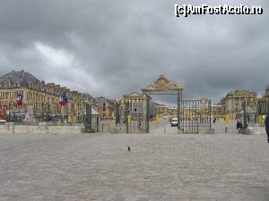 [P02] Poarta de intrare în palatul Versailles » foto by Michi
 - 
<span class="allrVoted glyphicon glyphicon-heart hidden" id="av513443"></span>
<a class="m-l-10 hidden" id="sv513443" onclick="voting_Foto_DelVot(,513443,3618)" role="button">șterge vot <span class="glyphicon glyphicon-remove"></span></a>
<a id="v9513443" class=" c-red"  onclick="voting_Foto_SetVot(513443)" role="button"><span class="glyphicon glyphicon-heart-empty"></span> <b>LIKE</b> = Votează poza</a> <img class="hidden"  id="f513443W9" src="/imagini/loader.gif" border="0" /><span class="AjErrMes hidden" id="e513443ErM"></span>