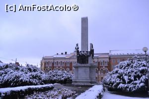 [P32] Piața de pe lângă catedrala ortodoxă lângă bulevardul 21 dec 1989 » foto by AZE
 - 
<span class="allrVoted glyphicon glyphicon-heart hidden" id="av940822"></span>
<a class="m-l-10 hidden" id="sv940822" onclick="voting_Foto_DelVot(,940822,3623)" role="button">șterge vot <span class="glyphicon glyphicon-remove"></span></a>
<a id="v9940822" class=" c-red"  onclick="voting_Foto_SetVot(940822)" role="button"><span class="glyphicon glyphicon-heart-empty"></span> <b>LIKE</b> = Votează poza</a> <img class="hidden"  id="f940822W9" src="/imagini/loader.gif" border="0" /><span class="AjErrMes hidden" id="e940822ErM"></span>