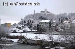 [P06] Dealul Cetățuia din Cluj-Napoca, în fundal hotelul Belvedere și crucea ridicată (din nou) în 1995 în memoria celor întemnițați în fosta fortificație.  » foto by AZE
 - 
<span class="allrVoted glyphicon glyphicon-heart hidden" id="av940769"></span>
<a class="m-l-10 hidden" id="sv940769" onclick="voting_Foto_DelVot(,940769,3623)" role="button">șterge vot <span class="glyphicon glyphicon-remove"></span></a>
<a id="v9940769" class=" c-red"  onclick="voting_Foto_SetVot(940769)" role="button"><span class="glyphicon glyphicon-heart-empty"></span> <b>LIKE</b> = Votează poza</a> <img class="hidden"  id="f940769W9" src="/imagini/loader.gif" border="0" /><span class="AjErrMes hidden" id="e940769ErM"></span>