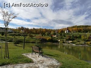 [P22] Vedere spre capelă peste Lacul Edenului » foto by crismis
 - 
<span class="allrVoted glyphicon glyphicon-heart hidden" id="av812908"></span>
<a class="m-l-10 hidden" id="sv812908" onclick="voting_Foto_DelVot(,812908,3623)" role="button">șterge vot <span class="glyphicon glyphicon-remove"></span></a>
<a id="v9812908" class=" c-red"  onclick="voting_Foto_SetVot(812908)" role="button"><span class="glyphicon glyphicon-heart-empty"></span> <b>LIKE</b> = Votează poza</a> <img class="hidden"  id="f812908W9" src="/imagini/loader.gif" border="0" /><span class="AjErrMes hidden" id="e812908ErM"></span>