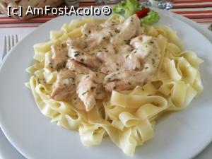 [P51] Paste și pui cu tarhon » foto by crismis
 - 
<span class="allrVoted glyphicon glyphicon-heart hidden" id="av812937"></span>
<a class="m-l-10 hidden" id="sv812937" onclick="voting_Foto_DelVot(,812937,3623)" role="button">șterge vot <span class="glyphicon glyphicon-remove"></span></a>
<a id="v9812937" class=" c-red"  onclick="voting_Foto_SetVot(812937)" role="button"><span class="glyphicon glyphicon-heart-empty"></span> <b>LIKE</b> = Votează poza</a> <img class="hidden"  id="f812937W9" src="/imagini/loader.gif" border="0" /><span class="AjErrMes hidden" id="e812937ErM"></span>