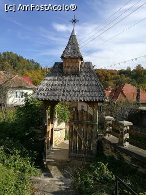 [P08] Poarta de lemn meșterită de frații din Bârsana » foto by crismis
 - 
<span class="allrVoted glyphicon glyphicon-heart hidden" id="av812889"></span>
<a class="m-l-10 hidden" id="sv812889" onclick="voting_Foto_DelVot(,812889,3623)" role="button">șterge vot <span class="glyphicon glyphicon-remove"></span></a>
<a id="v9812889" class=" c-red"  onclick="voting_Foto_SetVot(812889)" role="button"><span class="glyphicon glyphicon-heart-empty"></span> <b>LIKE</b> = Votează poza</a> <img class="hidden"  id="f812889W9" src="/imagini/loader.gif" border="0" /><span class="AjErrMes hidden" id="e812889ErM"></span>