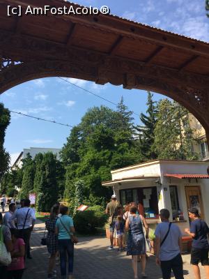 [P01] Intrarea la Grădina Botanică » foto by Yersinia Pestis
 - 
<span class="allrVoted glyphicon glyphicon-heart hidden" id="av900751"></span>
<a class="m-l-10 hidden" id="sv900751" onclick="voting_Foto_DelVot(,900751,3623)" role="button">șterge vot <span class="glyphicon glyphicon-remove"></span></a>
<a id="v9900751" class=" c-red"  onclick="voting_Foto_SetVot(900751)" role="button"><span class="glyphicon glyphicon-heart-empty"></span> <b>LIKE</b> = Votează poza</a> <img class="hidden"  id="f900751W9" src="/imagini/loader.gif" border="0" /><span class="AjErrMes hidden" id="e900751ErM"></span>