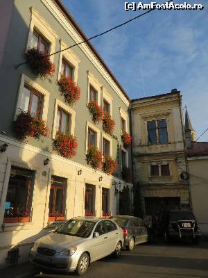 [P03] Str. Sextil Pușcariu și clădirea din capăt ce încorporează un fragment dintr-un turn de apărare ce făcea parte din prima incintă fortificată a Clujului.  » foto by tata123 🔱
 - 
<span class="allrVoted glyphicon glyphicon-heart hidden" id="av590535"></span>
<a class="m-l-10 hidden" id="sv590535" onclick="voting_Foto_DelVot(,590535,3623)" role="button">șterge vot <span class="glyphicon glyphicon-remove"></span></a>
<a id="v9590535" class=" c-red"  onclick="voting_Foto_SetVot(590535)" role="button"><span class="glyphicon glyphicon-heart-empty"></span> <b>LIKE</b> = Votează poza</a> <img class="hidden"  id="f590535W9" src="/imagini/loader.gif" border="0" /><span class="AjErrMes hidden" id="e590535ErM"></span>