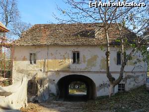 [P33] Aceeași Poartă de Sud-Est văzută din interiorul fortificației. În stânga o veche clădire austriacă se afla totuși în reparații.  » foto by tata123 🔱
 - 
<span class="allrVoted glyphicon glyphicon-heart hidden" id="av590587"></span>
<a class="m-l-10 hidden" id="sv590587" onclick="voting_Foto_DelVot(,590587,3623)" role="button">șterge vot <span class="glyphicon glyphicon-remove"></span></a>
<a id="v9590587" class=" c-red"  onclick="voting_Foto_SetVot(590587)" role="button"><span class="glyphicon glyphicon-heart-empty"></span> <b>LIKE</b> = Votează poza</a> <img class="hidden"  id="f590587W9" src="/imagini/loader.gif" border="0" /><span class="AjErrMes hidden" id="e590587ErM"></span>