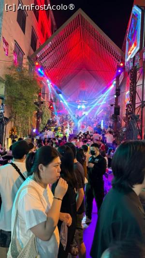 [P01] Khaosan Road - aglomeratie maxima » foto by adina.blondutza
 - 
<span class="allrVoted glyphicon glyphicon-heart hidden" id="av1410133"></span>
<a class="m-l-10 hidden" id="sv1410133" onclick="voting_Foto_DelVot(,1410133,3625)" role="button">șterge vot <span class="glyphicon glyphicon-remove"></span></a>
<a id="v91410133" class=" c-red"  onclick="voting_Foto_SetVot(1410133)" role="button"><span class="glyphicon glyphicon-heart-empty"></span> <b>LIKE</b> = Votează poza</a> <img class="hidden"  id="f1410133W9" src="/imagini/loader.gif" border="0" /><span class="AjErrMes hidden" id="e1410133ErM"></span>