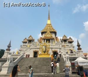[P01] Wat Traimit Withayaram este un templu de rang regal de clasa a doua. Initial s-a numit Templul celor 3 chinezi, deoarece a fost fondat de 3 chinezi imigranti. 
Templul se inalta maiestos pe 4 nivele, primul fiind dedicat istoriei comunitatii chineze din Bangkok. Etajul al treilea gazduieste un muzeu care dezvaluie istoria imaginii lui Buddha de Aur si povestea modului in care a ajuns la Wat Traimit. » foto by geani anto
 - 
<span class="allrVoted glyphicon glyphicon-heart hidden" id="av1548958"></span>
<a class="m-l-10 hidden" id="sv1548958" onclick="voting_Foto_DelVot(,1548958,3625)" role="button">șterge vot <span class="glyphicon glyphicon-remove"></span></a>
<a id="v91548958" class=" c-red"  onclick="voting_Foto_SetVot(1548958)" role="button"><span class="glyphicon glyphicon-heart-empty"></span> <b>LIKE</b> = Votează poza</a> <img class="hidden"  id="f1548958W9" src="/imagini/loader.gif" border="0" /><span class="AjErrMes hidden" id="e1548958ErM"></span>
