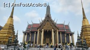 [P11] Panteonul Regal este un pavilion in stil thailandez, cu patru laturi, cu un acoperis ridicat în stil prang, construit in timpul domniei regelui Rama al IV-lea. Mozaicuri din sticla colorata cu modele geometrice ii impodobesc peretii exteriori si stalpii, intercalati cu placi ceramice. » foto by geani anto
 - 
<span class="allrVoted glyphicon glyphicon-heart hidden" id="av1549766"></span>
<a class="m-l-10 hidden" id="sv1549766" onclick="voting_Foto_DelVot(,1549766,3625)" role="button">șterge vot <span class="glyphicon glyphicon-remove"></span></a>
<a id="v91549766" class=" c-red"  onclick="voting_Foto_SetVot(1549766)" role="button"><span class="glyphicon glyphicon-heart-empty"></span> <b>LIKE</b> = Votează poza</a> <img class="hidden"  id="f1549766W9" src="/imagini/loader.gif" border="0" /><span class="AjErrMes hidden" id="e1549766ErM"></span>